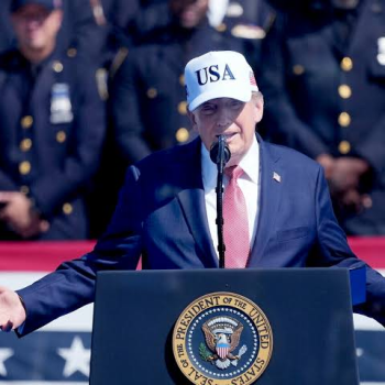 TRUMP ĐỀ XUẤT 5.000 USD CHO MỖI CÔNG DÂN MỸ TRƯỞNG THÀNH
