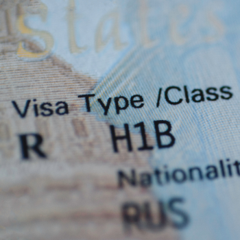MỸ GIA HẠN CHÍNH SÁCH PHÍ H-1B 100.000 USD THÊM MỘT NĂM